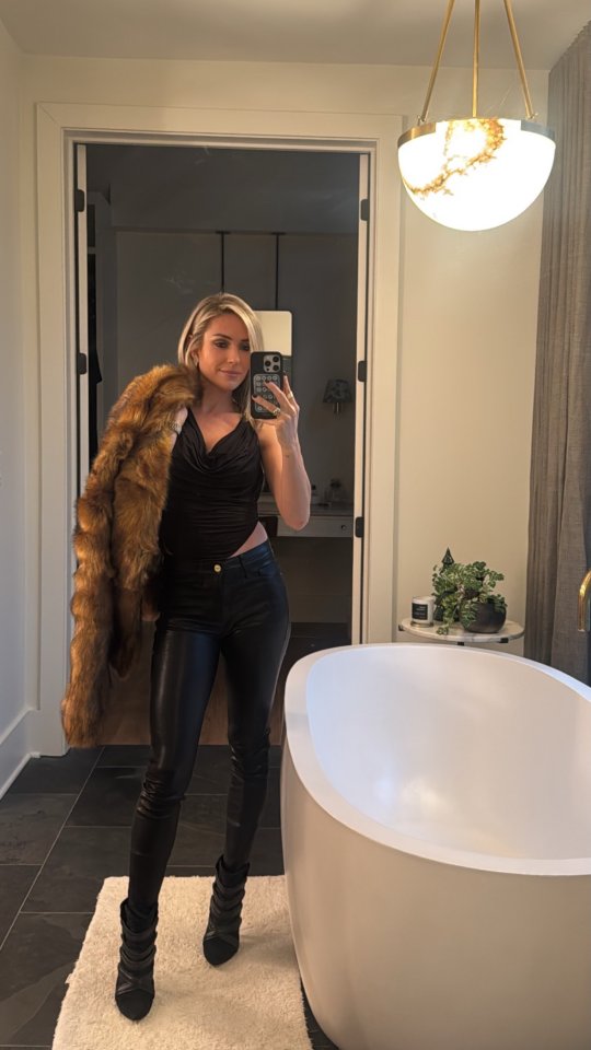 kristincavallari_20251222_001.jpg